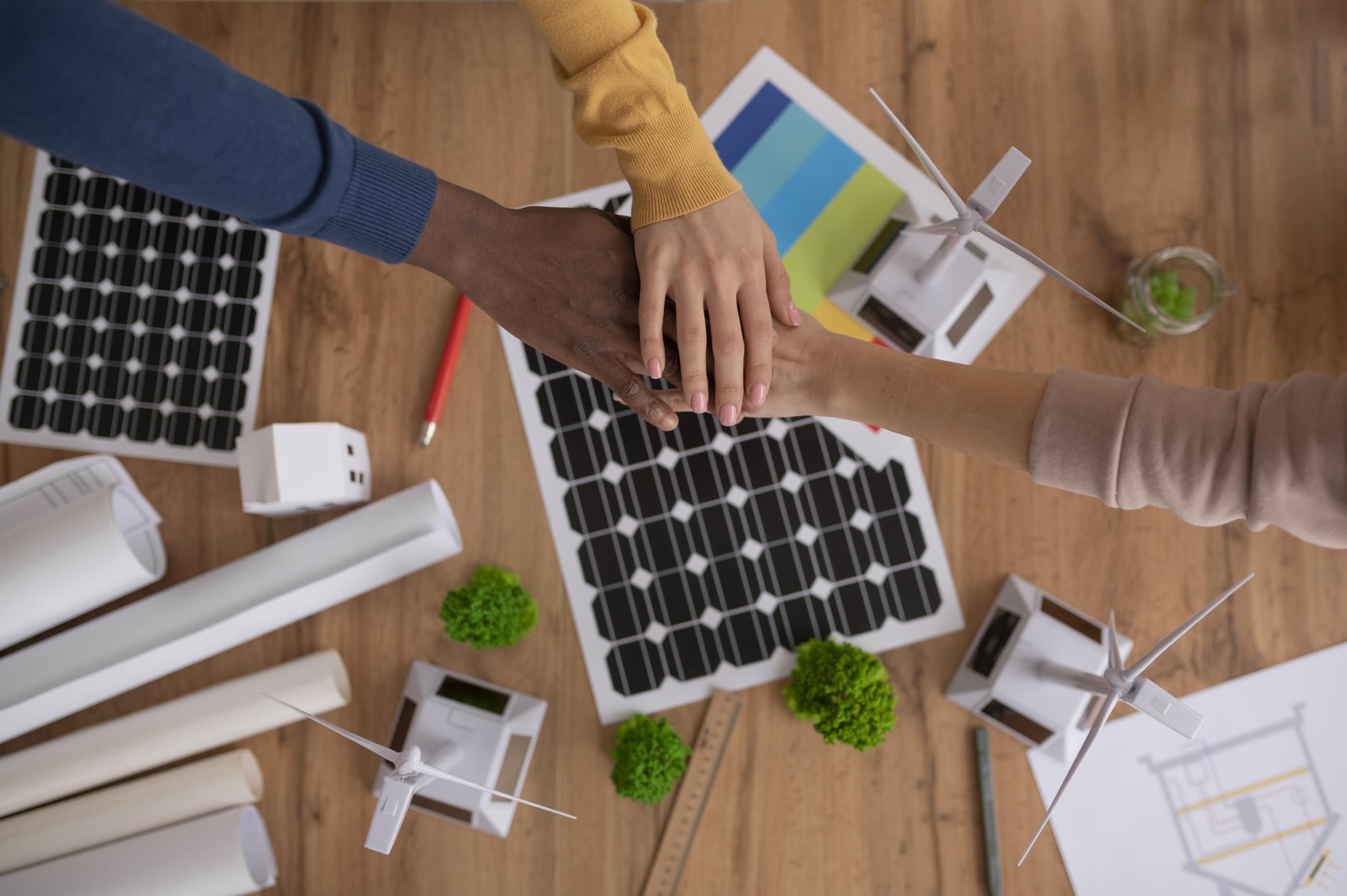 paneles y manos en conjunto